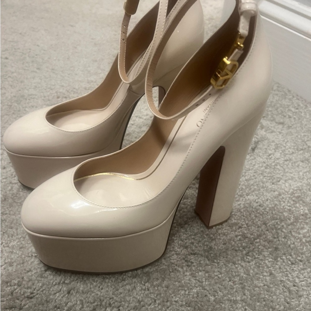 Valentino Garavani Cream Platform Pumps